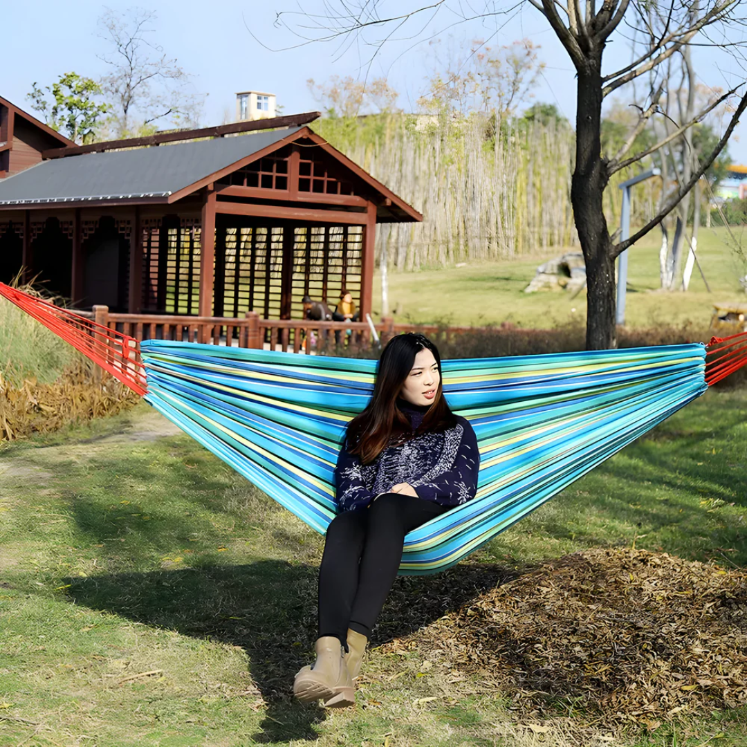 Outdoor Fabric Hammock with Striped Pattern and Rope Loops, 200 x 150cm Garden Hammock, 200kg Capacity, for Patio, Balcony & Camping, Blue or Red