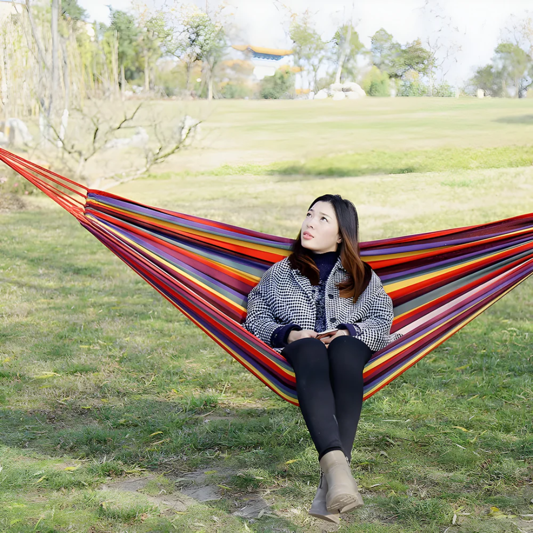 Outdoor Fabric Hammock with Striped Pattern and Rope Loops, 200 x 150cm Garden Hammock, 200kg Capacity, for Patio, Balcony & Camping, Blue or Red