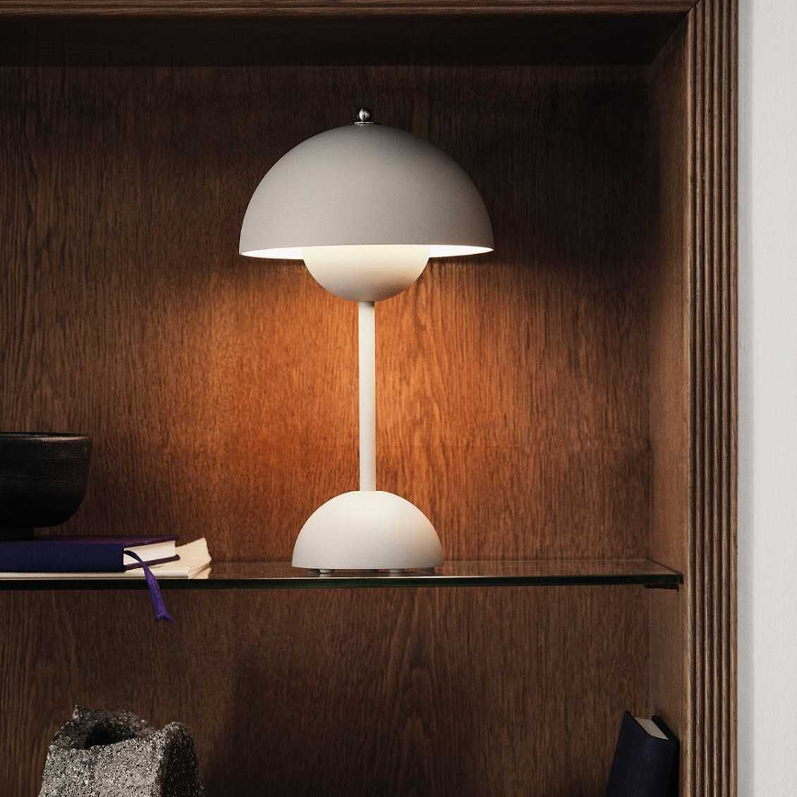 Retro Mushroom Table Lamp, Cordless Rechargeable LED Bedside Lamp, Warm Light, 8–10 Hour Battery, for Bedroom, Living Room & Desk, 8 Colours, 29.5cm