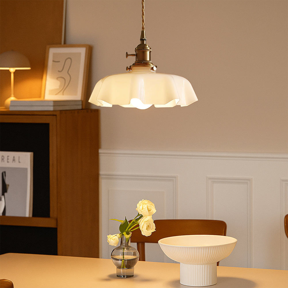 French Style Pendant Light with Scalloped Cream Glass Shade, Brass Ceiling Pendant for Dining Table, Kitchen & Bedroom, Adjustable, E27, Ø25cm
