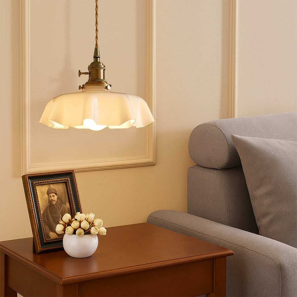 French Style Pendant Light with Scalloped Cream Glass Shade, Brass Ceiling Pendant for Dining Table, Kitchen & Bedroom, Adjustable, E27, Ø25cm