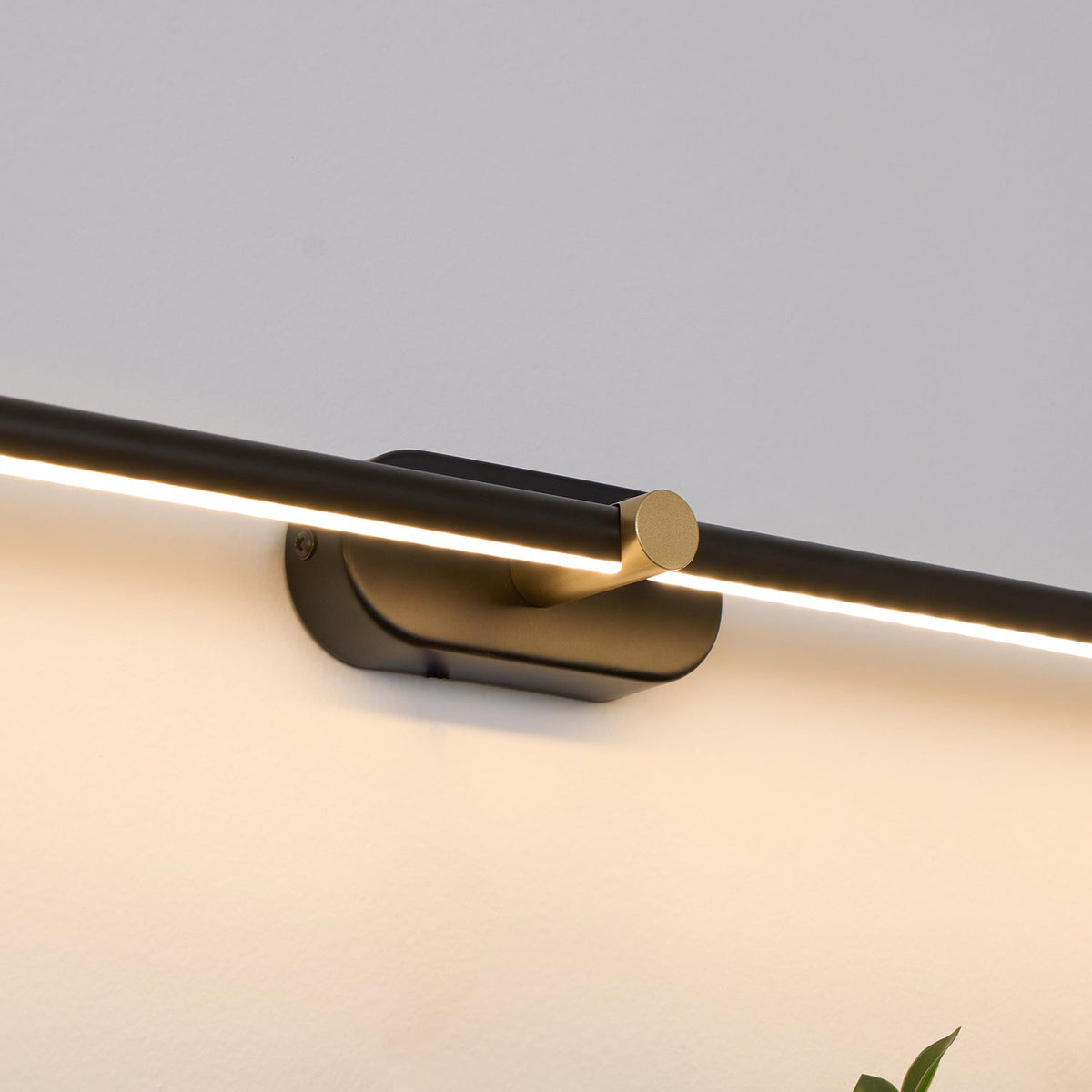 Modern Linear Wall Lamp Slim Minimalist Design, LED Wall Light Bar for Mirror, Hallway & Living Room, Warm or Cool White, Black or Gold, 68–128cm
