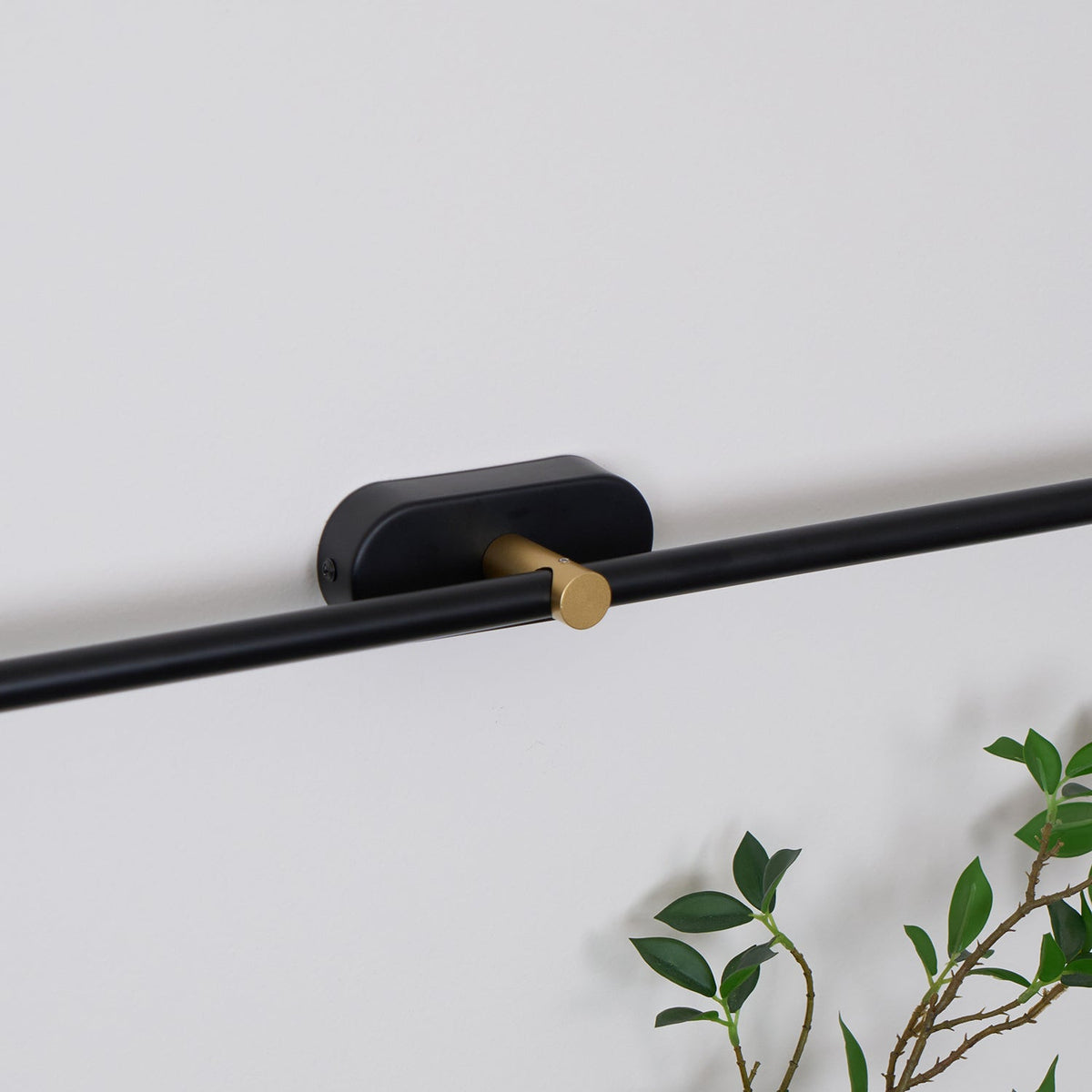 Modern Linear Wall Lamp Slim Minimalist Design, LED Wall Light Bar for Mirror, Hallway & Living Room, Warm or Cool White, Black or Gold, 68–128cm