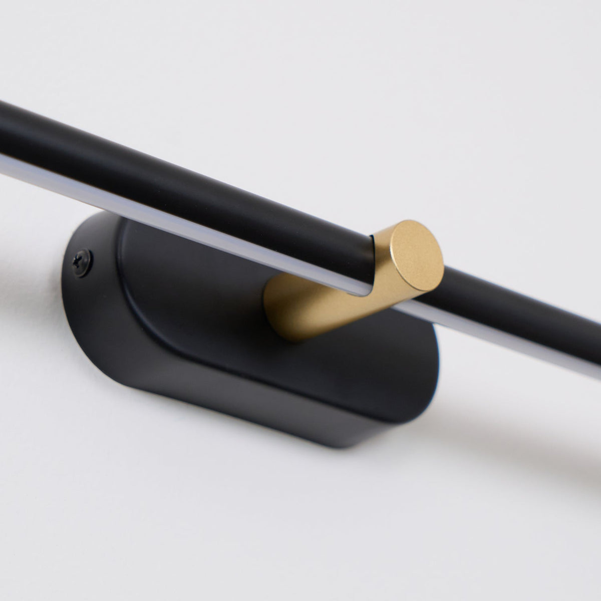 Modern Linear Wall Lamp Slim Minimalist Design, LED Wall Light Bar for Mirror, Hallway & Living Room, Warm or Cool White, Black or Gold, 68–128cm