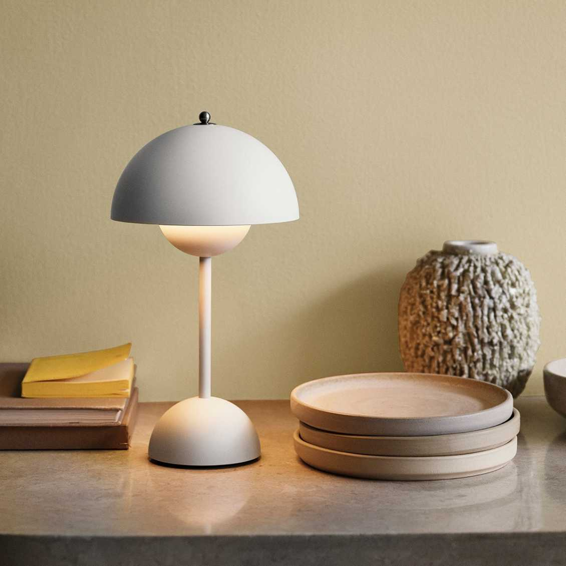 Retro Mushroom Table Lamp, Cordless Rechargeable LED Bedside Lamp, Warm Light, 8–10 Hour Battery, for Bedroom, Living Room & Desk, 8 Colours, 29.5cm
